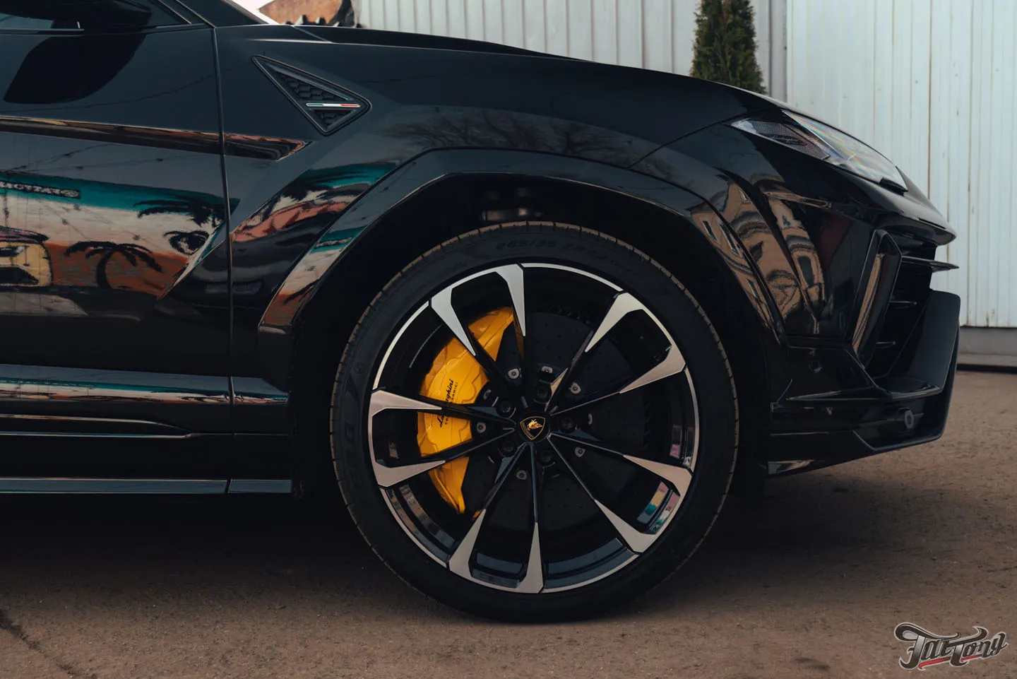 Окрасили суппорта для Lamborghini Urus